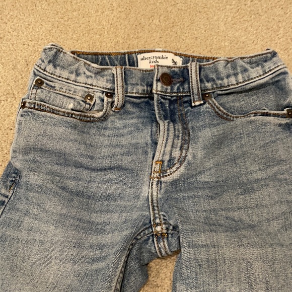 Boys Abercrombie kids boot cut blue jeans. Size 9-10 - Picture 2 of 7